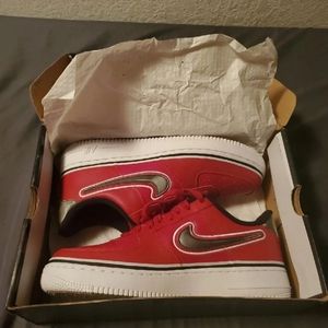 Nike air force one university red